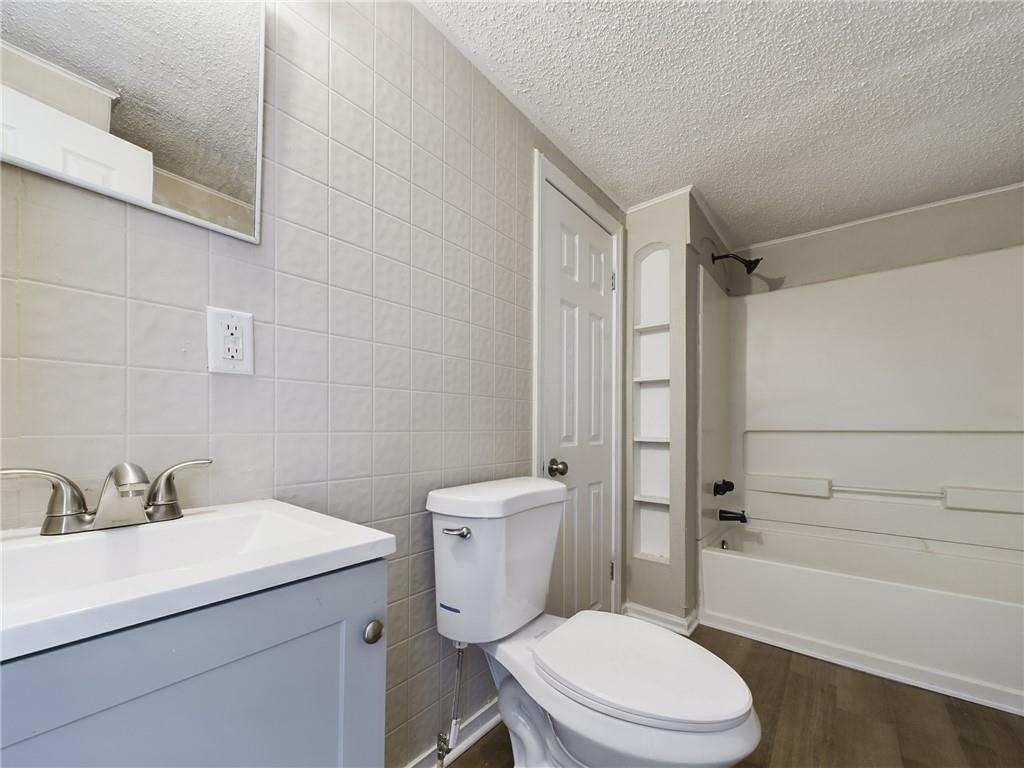 1013 W South Avenue Property Photo 22