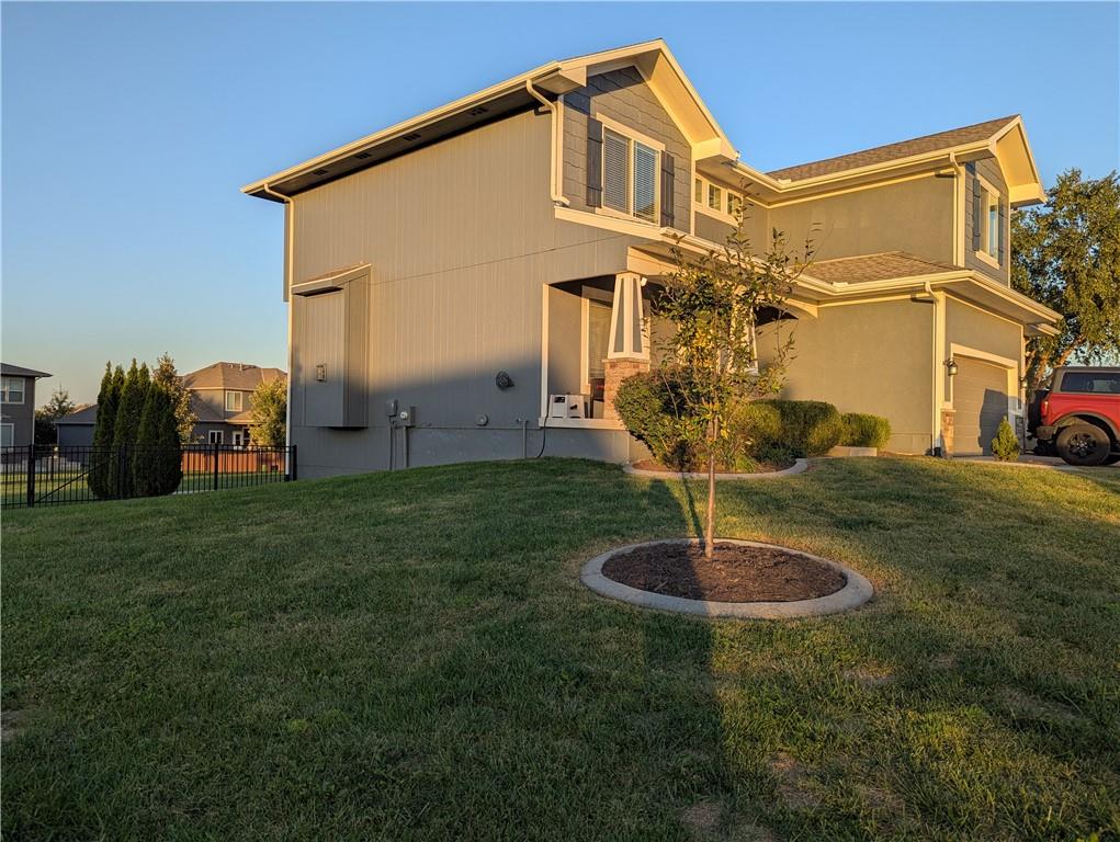 201 SW Lake Side Drive Property Photo 1