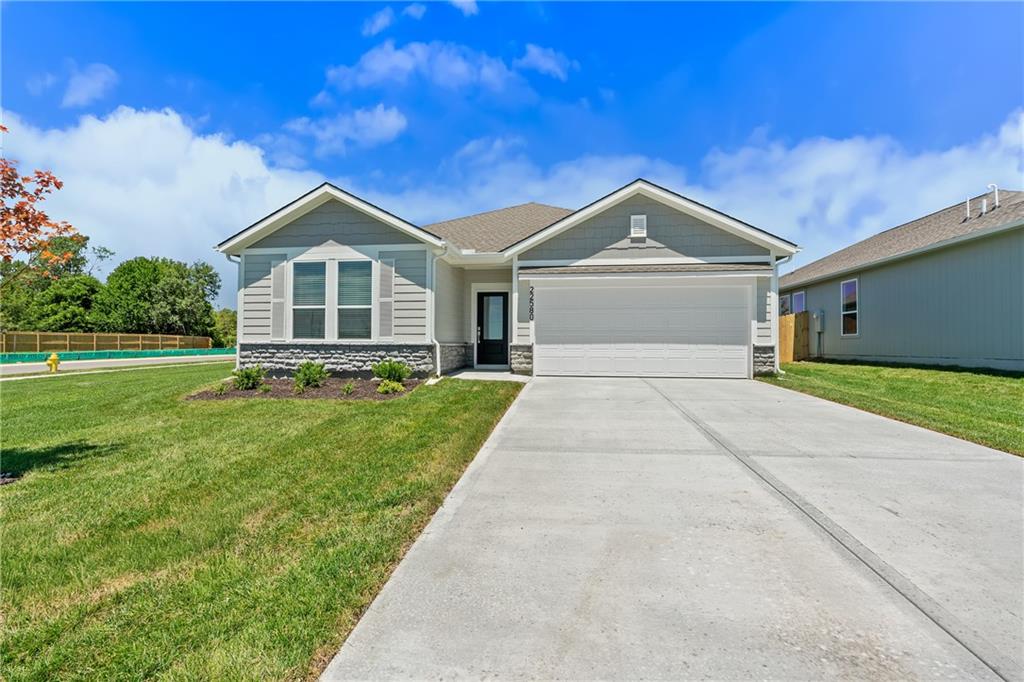 4012 NE Apple Grove Drive Property Photo 1