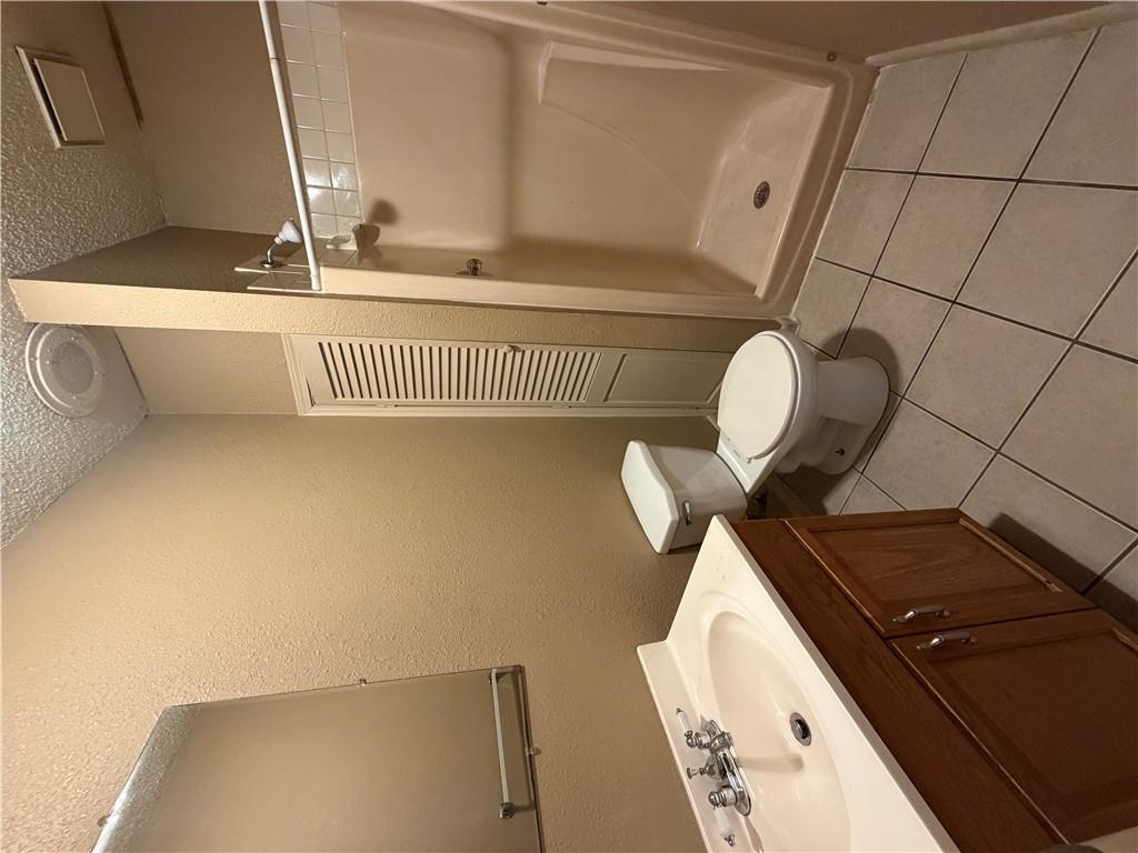 300 Jackson Avenue Property Photo 11