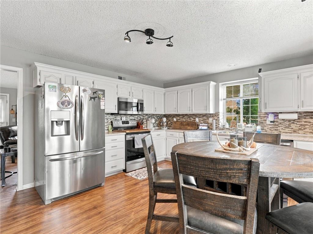 1027 Swallow Court Property Photo 5