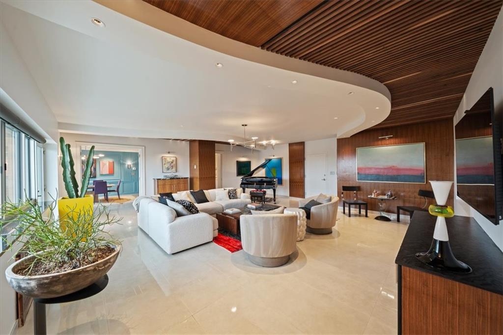 121 W 48th Street Property Photo