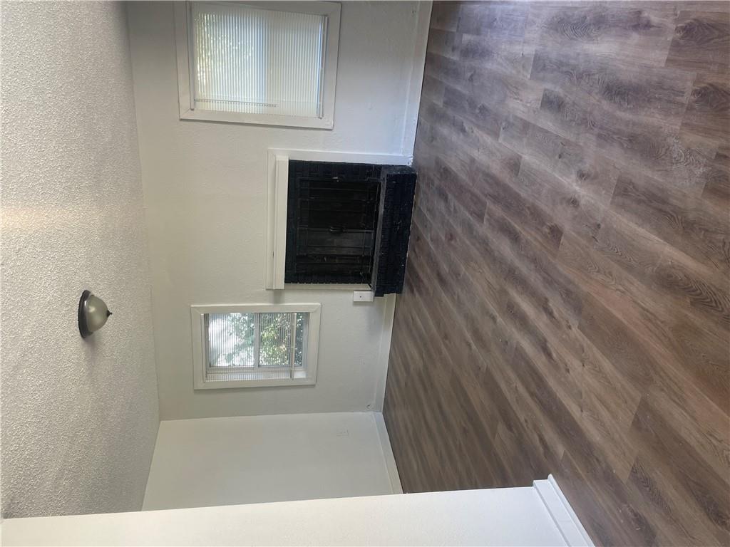 2107 E 77th Terrace Property Photo 3