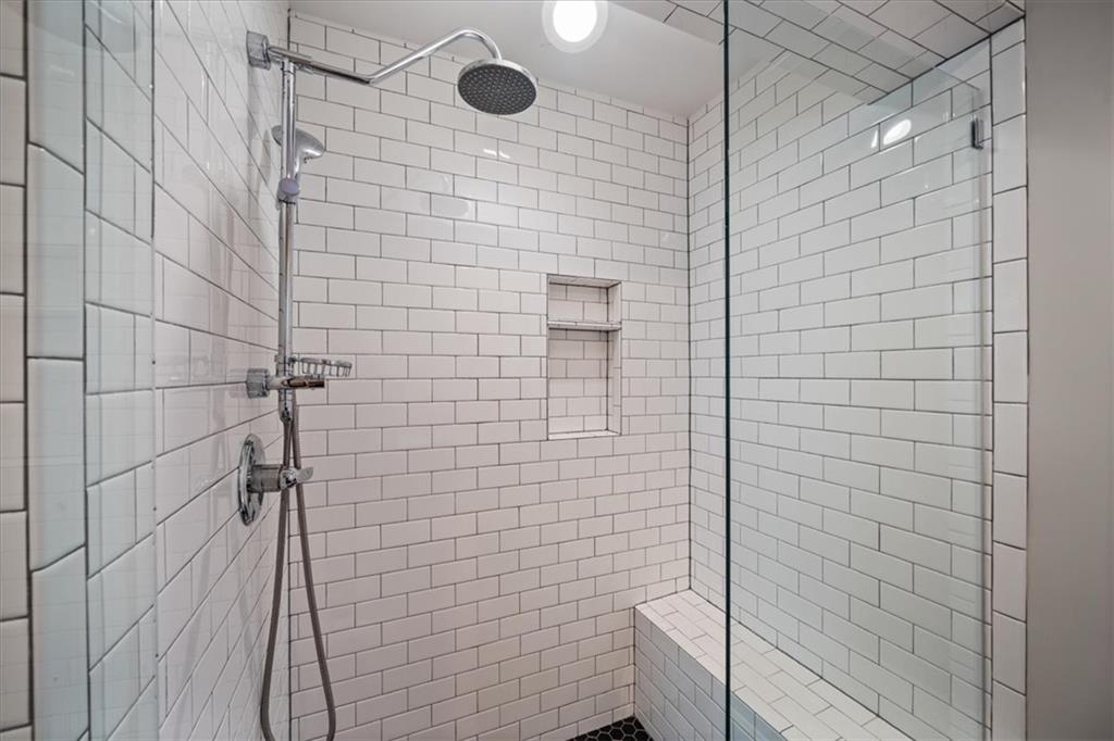 211 E 66th Street Property Photo 26