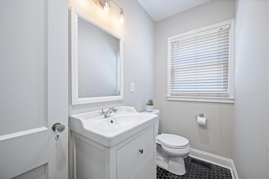 211 E 66th Street Property Photo 27