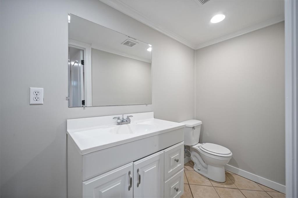 211 E 66th Street Property Photo 41