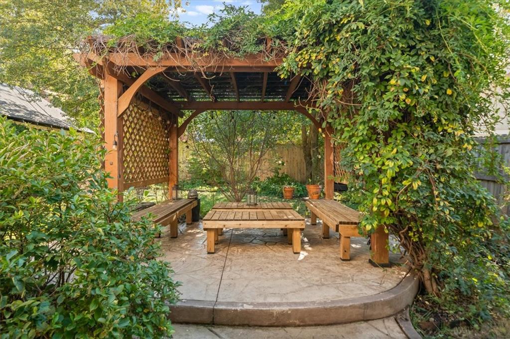211 E 66th Street Property Photo 43