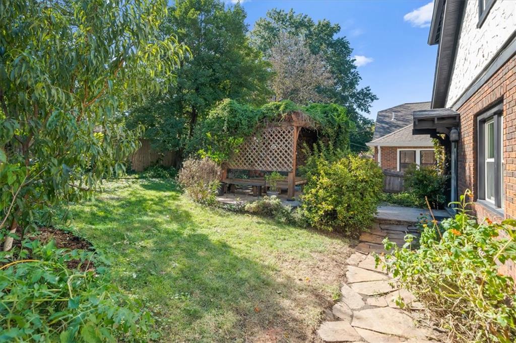 211 E 66th Street Property Photo 46