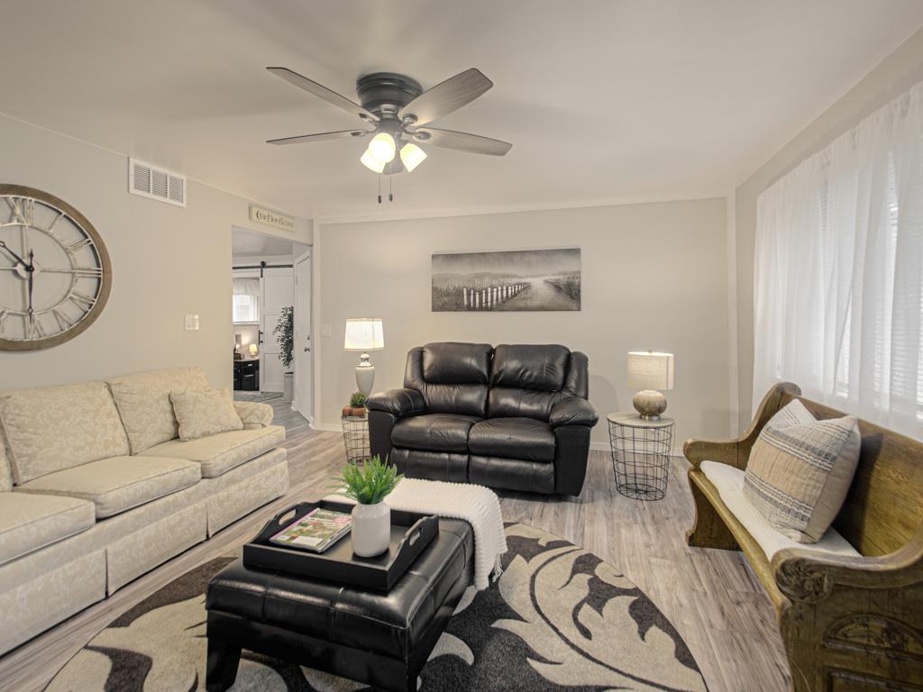 13021 E 40th Terrace Property Photo 4