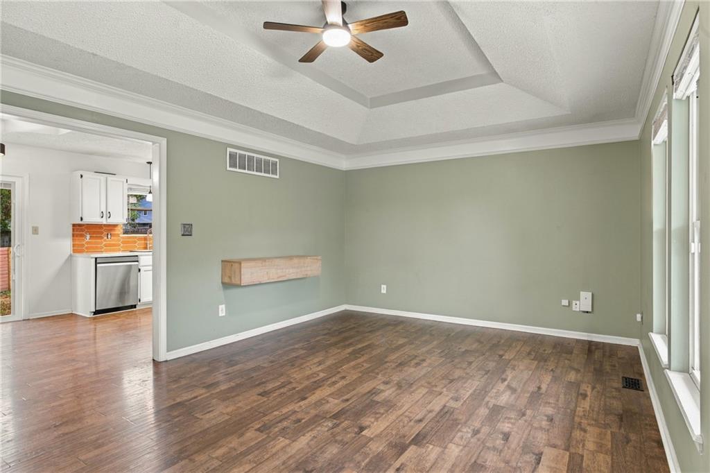 104 Ne Bristol Circle Property Photo 4