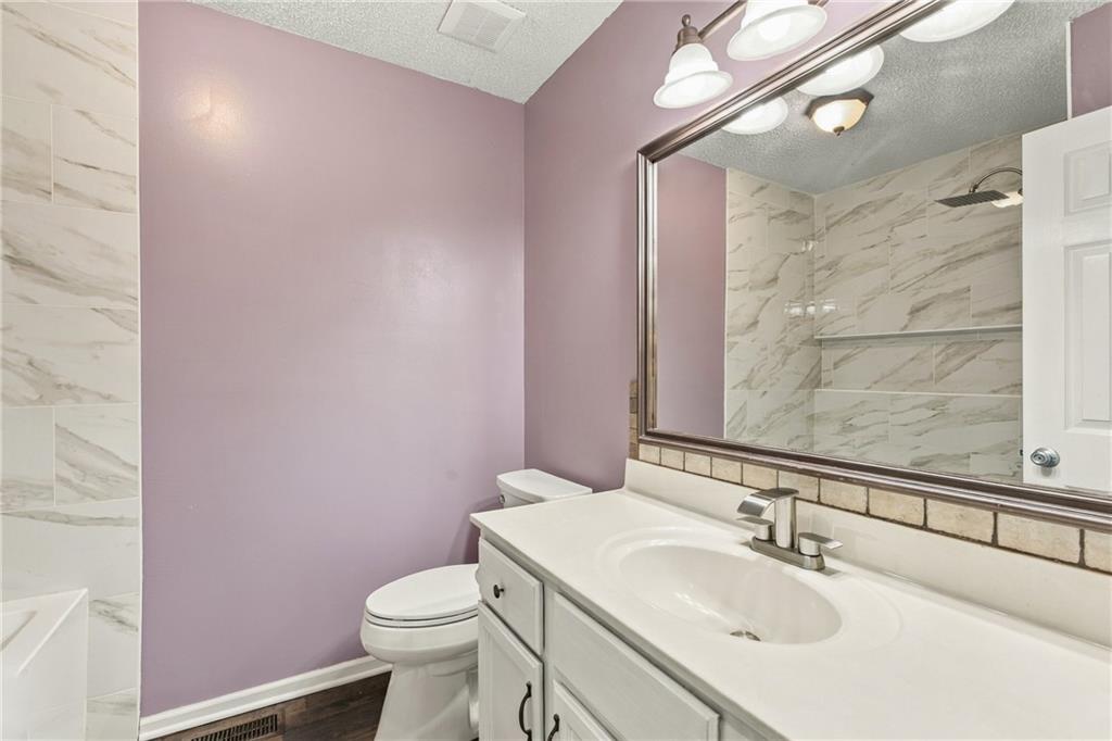104 Ne Bristol Circle Property Photo 16