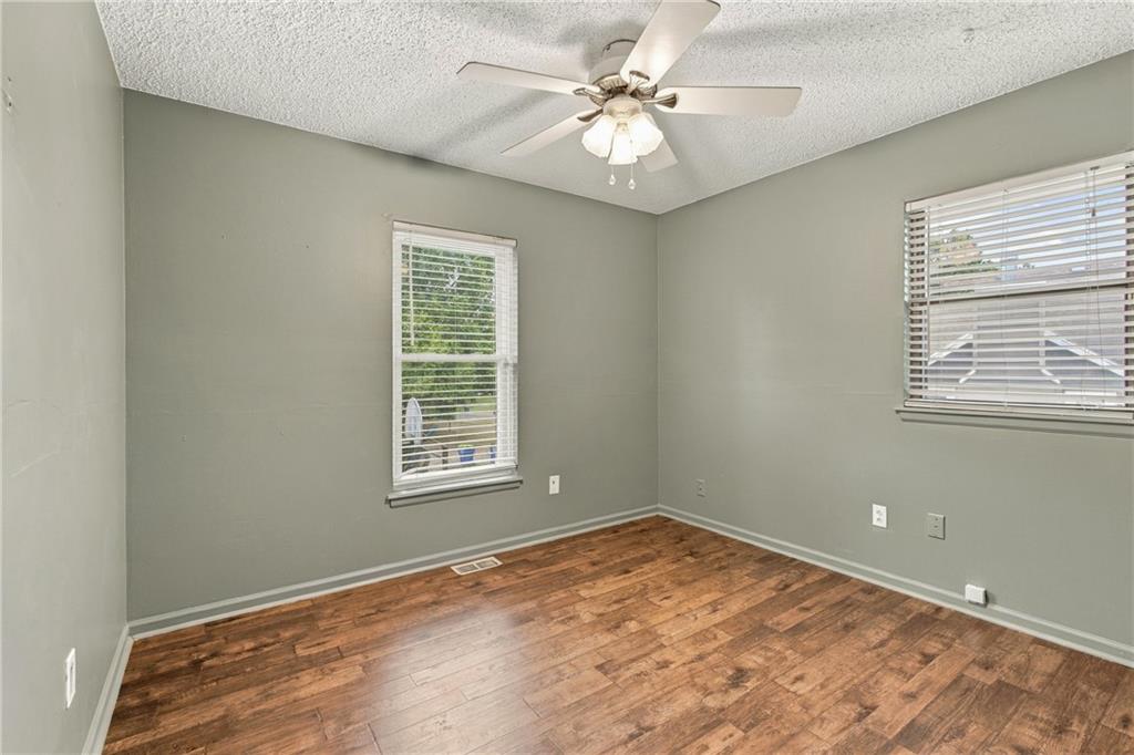 104 Ne Bristol Circle Property Photo 24
