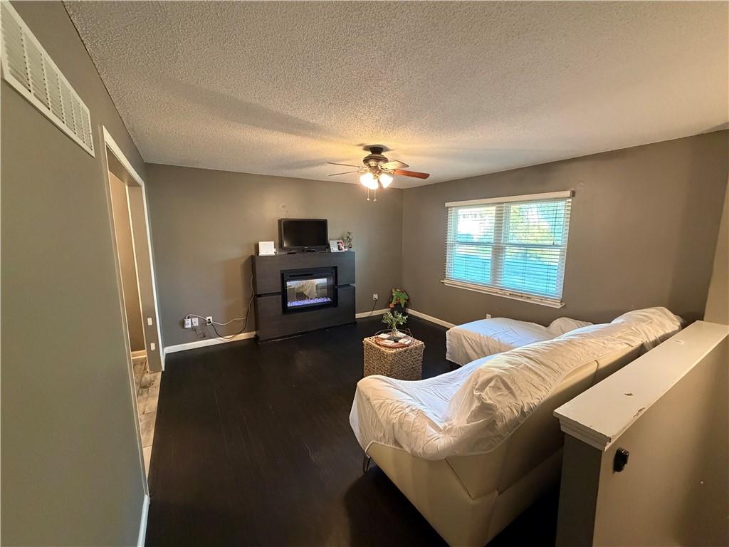 10506 N Baltimore Avenue Property Photo 3