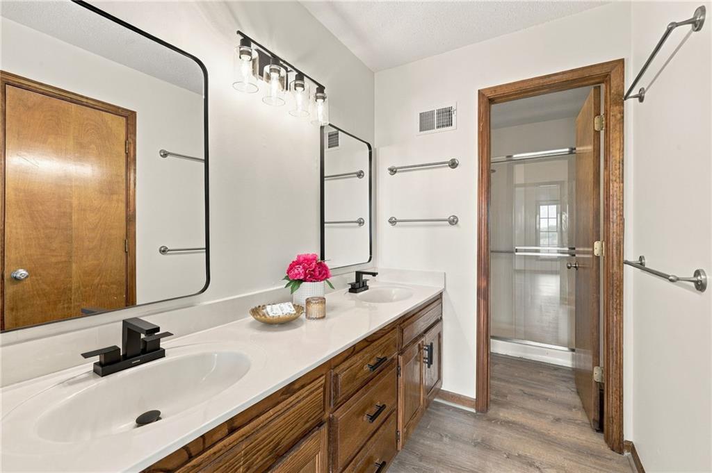 12604 Fountain Lake Drive Property Photo 16