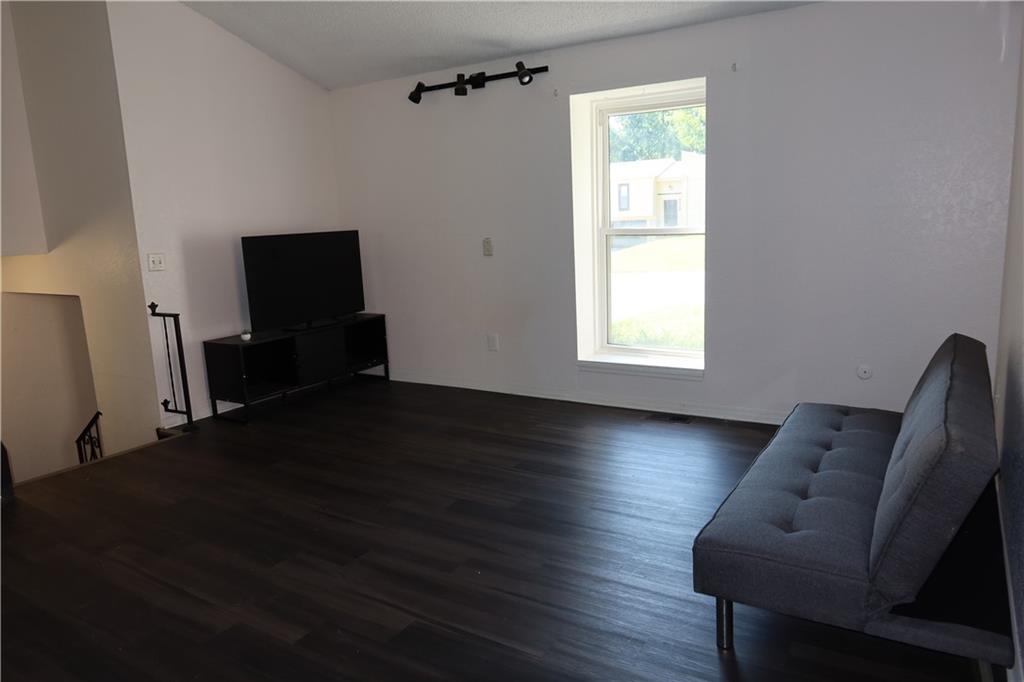 9525 Manning Avenue Property Photo 12