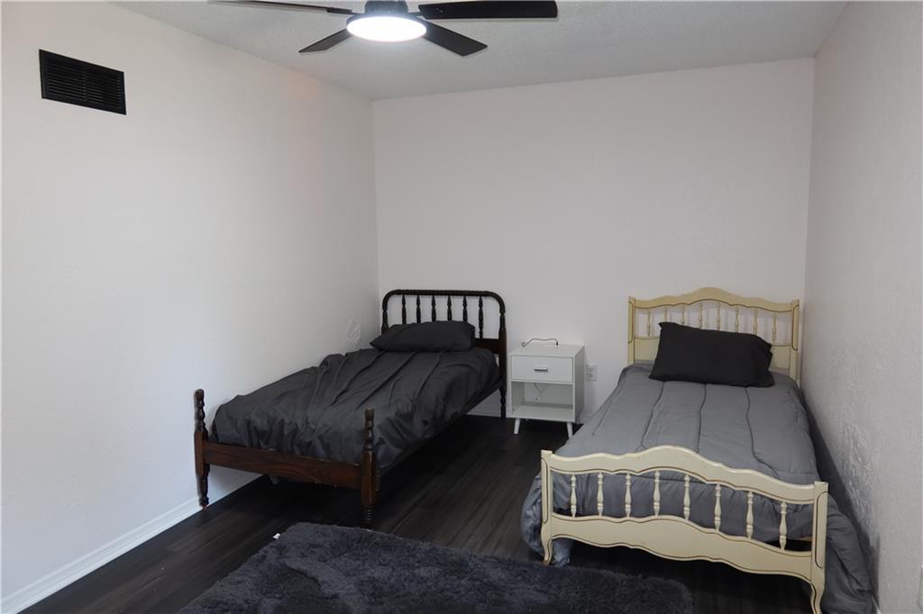 9525 Manning Avenue Property Photo 16