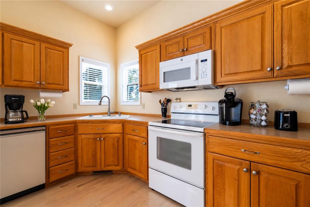 4516 Wilshire Drive Property Photo 8