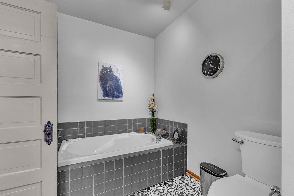 2718 Renick Street Property Photo 28