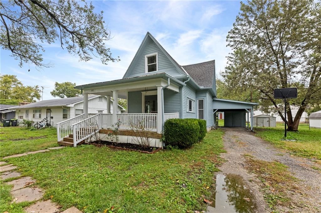 1027 N Mulberry Street Property Photo 2