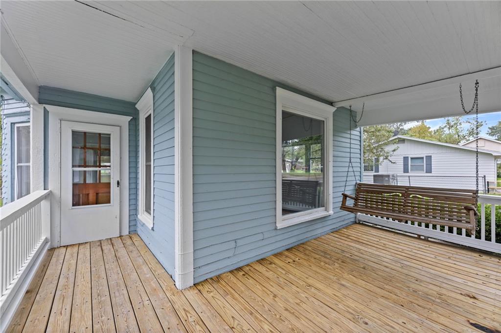 1027 N Mulberry Street Property Photo 3