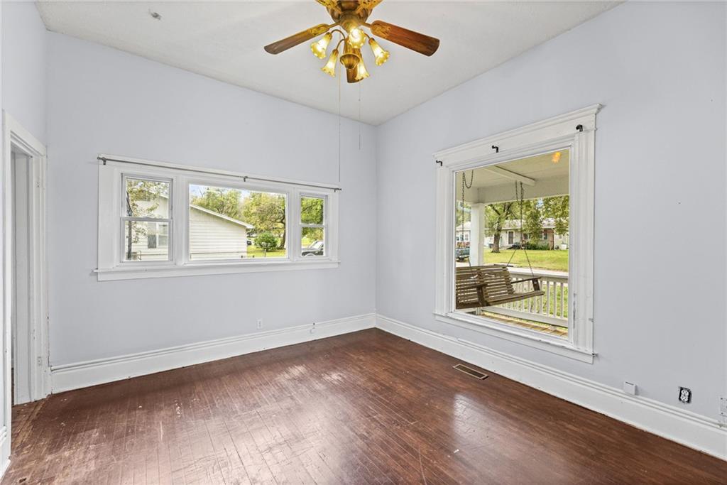 1027 N Mulberry Street Property Photo 6