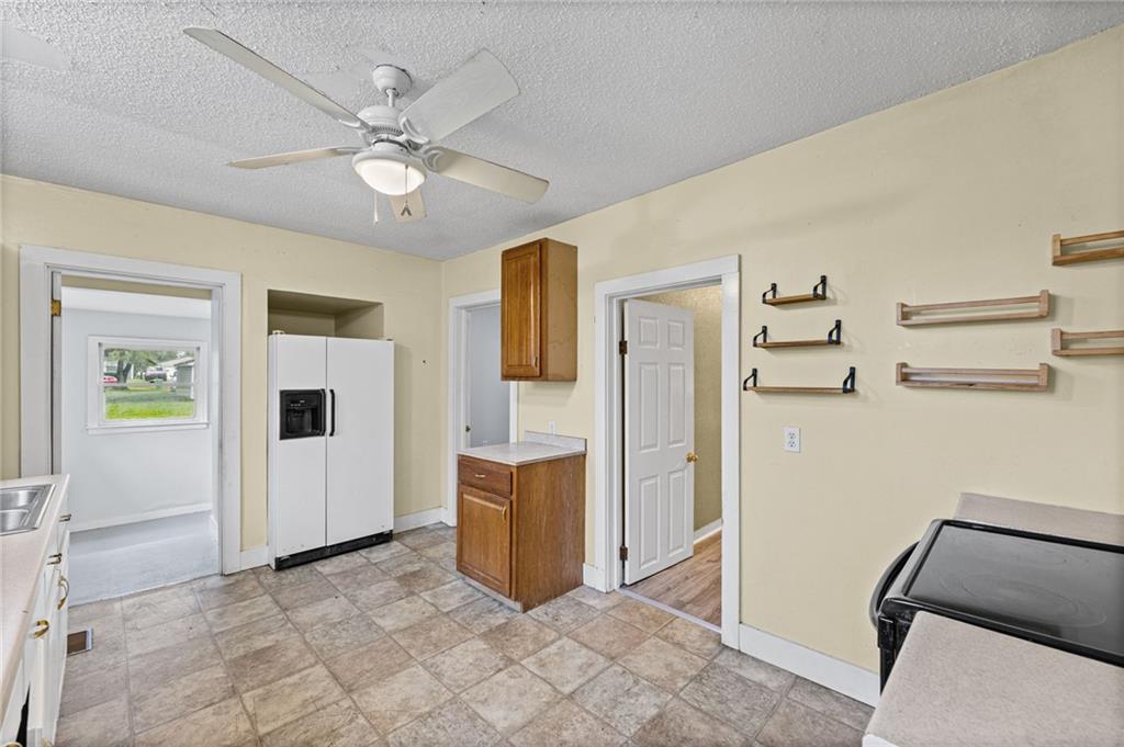 1027 N Mulberry Street Property Photo 8