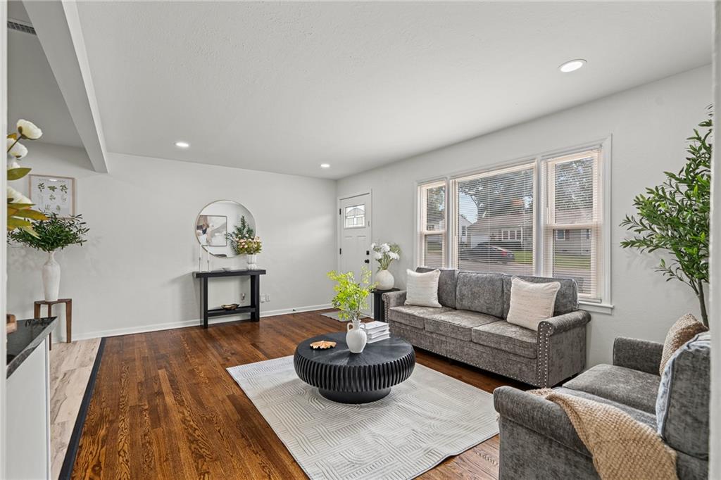 2404 Ne 60th Street Property Photo 5