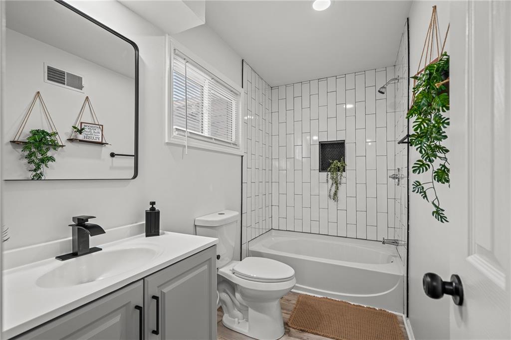 2404 Ne 60th Street Property Photo 15