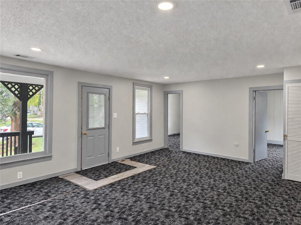 301 W Peoria Street Property Photo 8