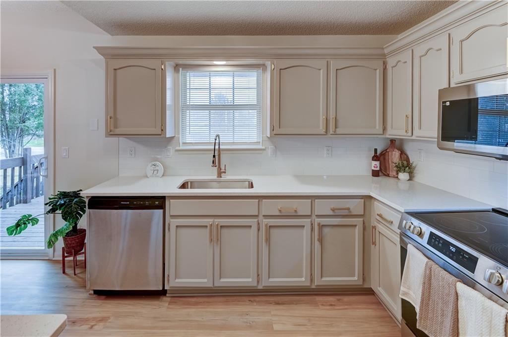 645 Canterbury Lane Property Photo 10
