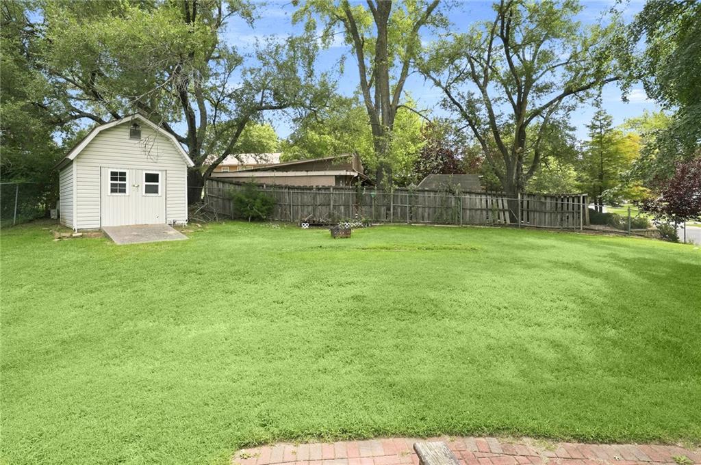 1601 N Glen Ellyn Street Property Photo 4