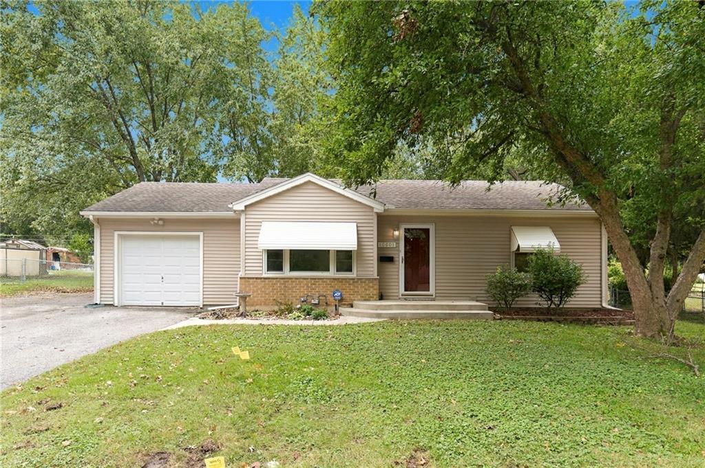 10601 E Sheley Road Property Photo 1