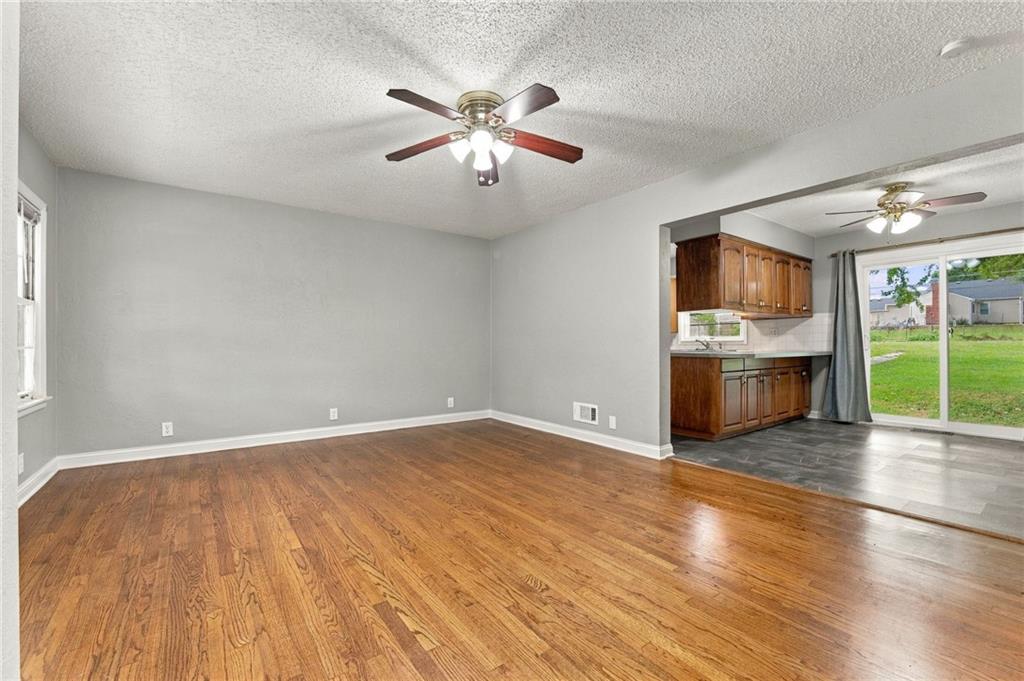 10601 E Sheley Road Property Photo 2
