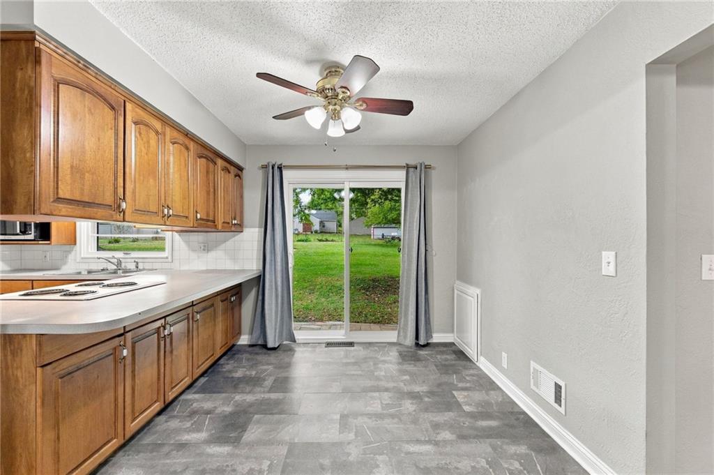 10601 E Sheley Road Property Photo 6