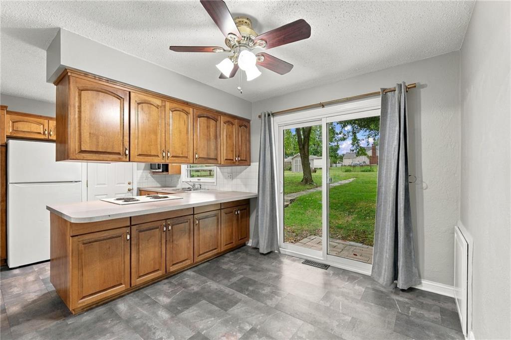 10601 E Sheley Road Property Photo 7