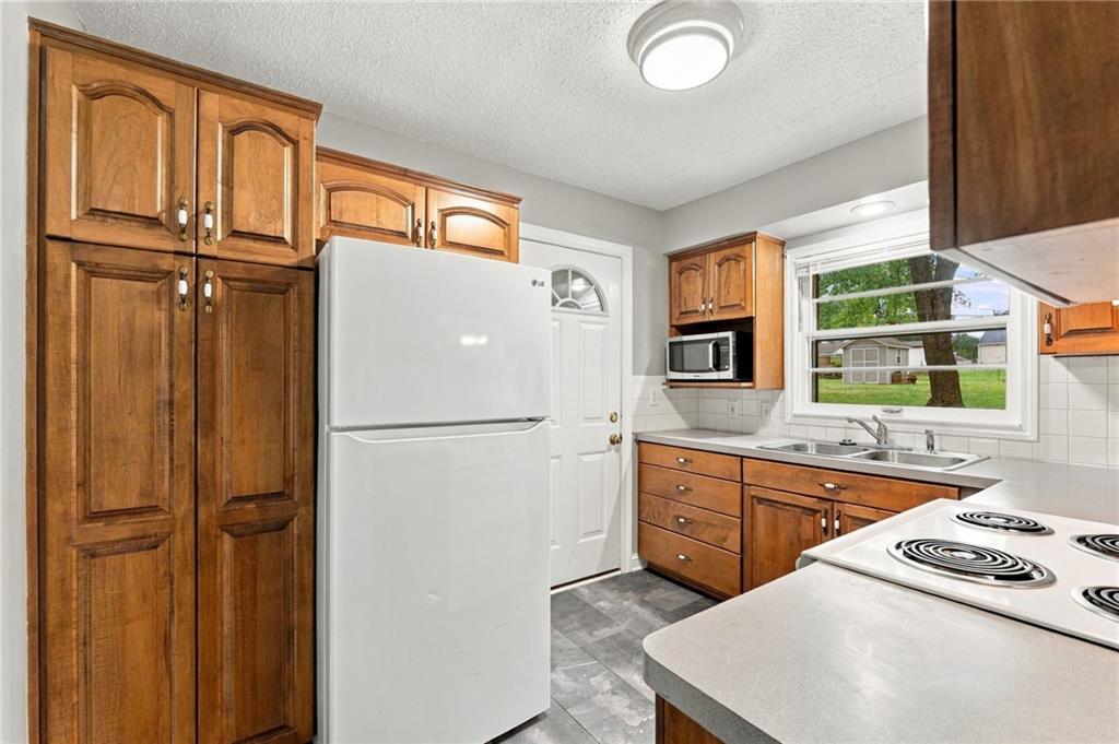 10601 E Sheley Road Property Photo 12