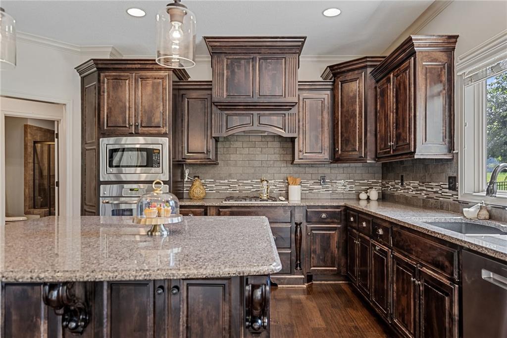 11609 W 154th Street Property Photo 9