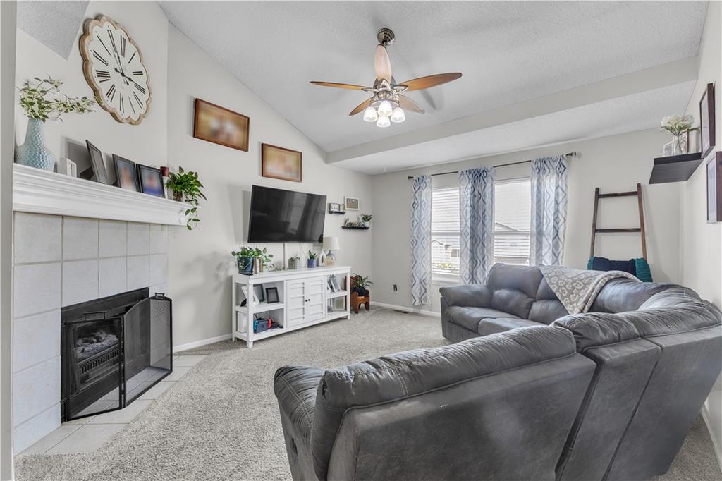 2210 Meadow Trail Property Photo 2