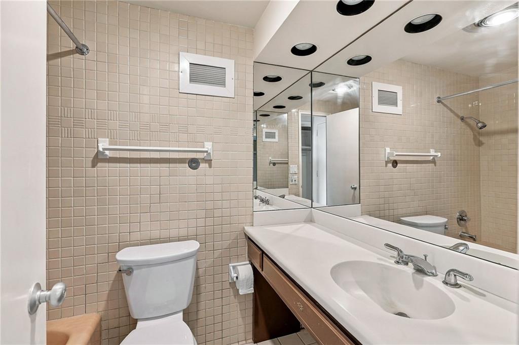 4550 Warwick Boulevard Property Photo 16