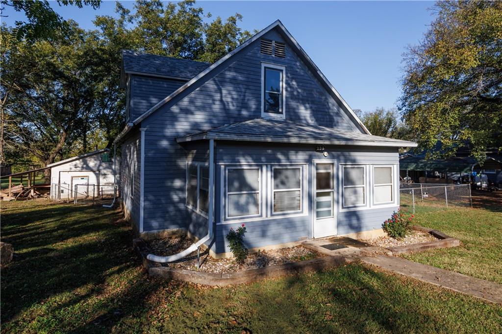 233 S 4th N/a Property Photo 1