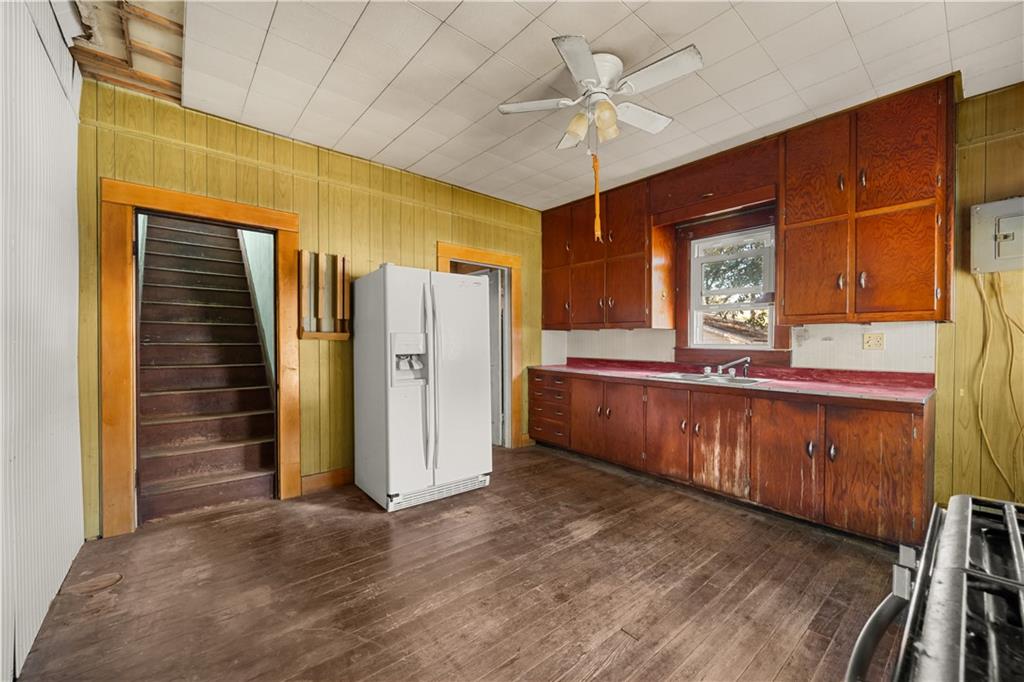 233 S 4th N/a Property Photo 12