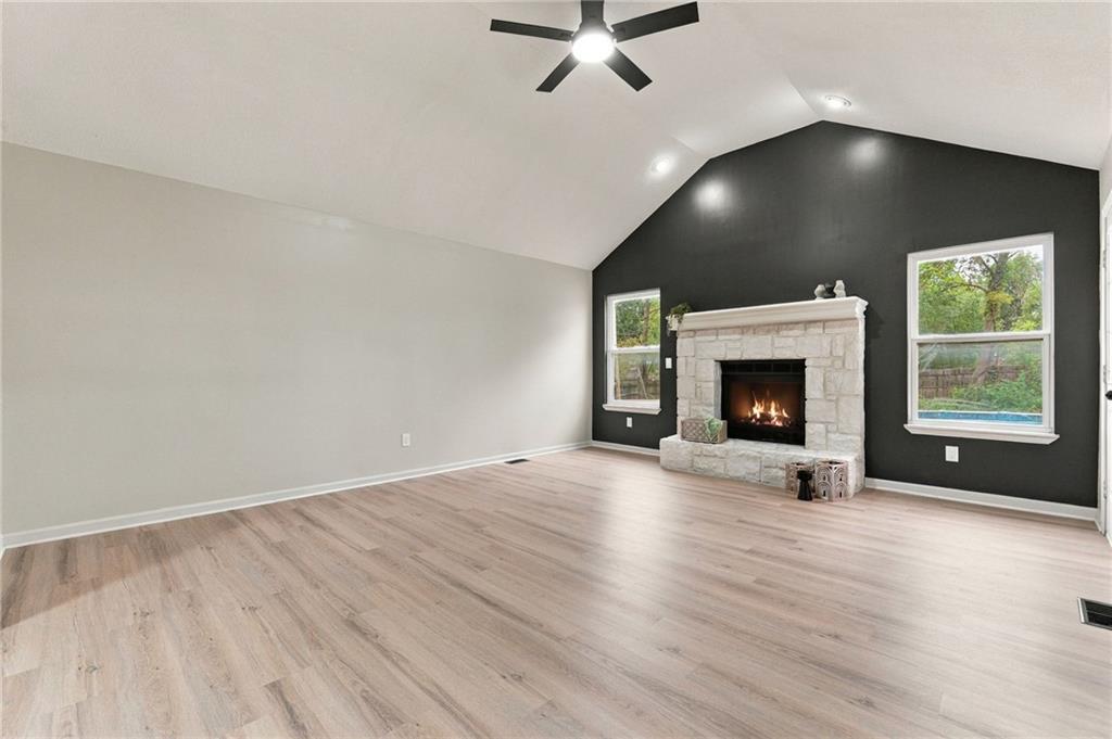 703 W. Lawrence Street Property Photo 4