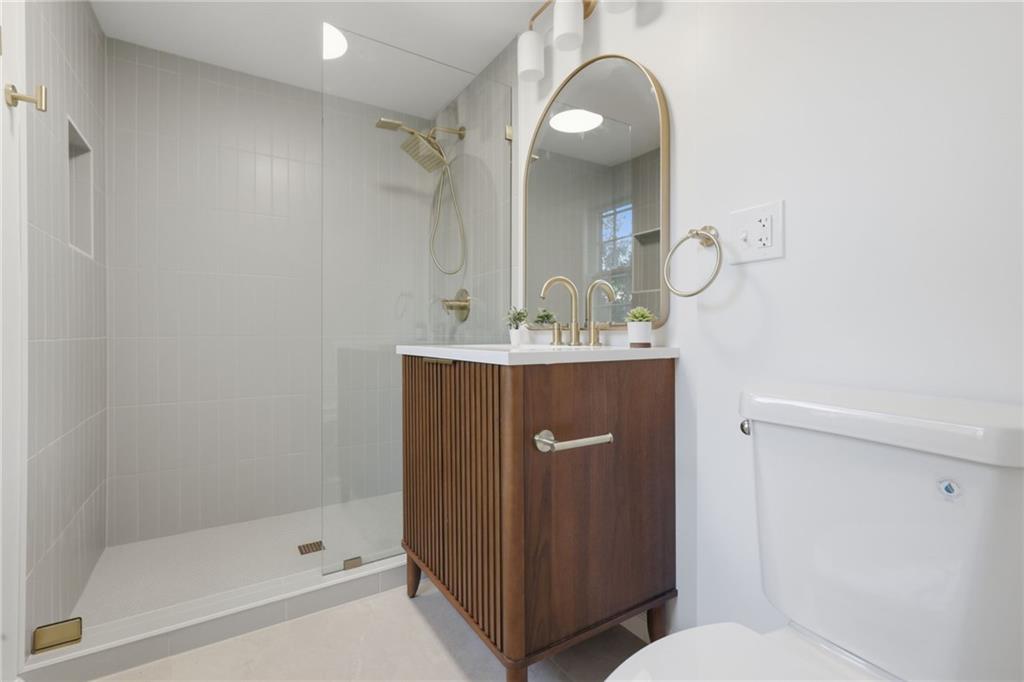 500 E 66th Terrace Property Photo 22