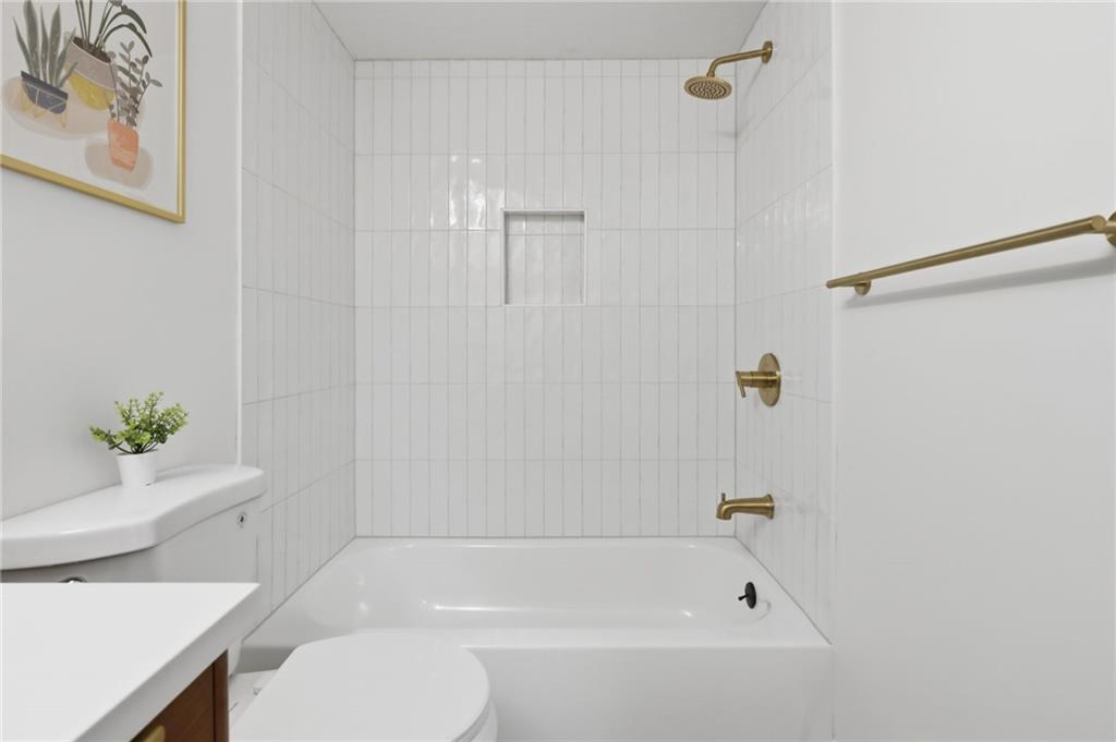 500 E 66th Terrace Property Photo 28