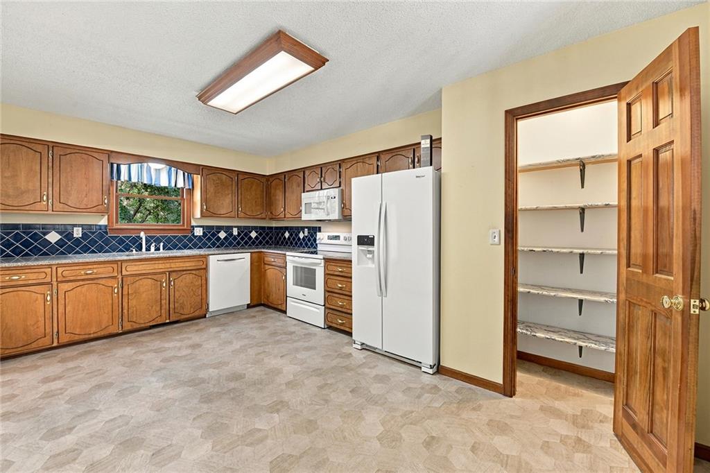 3050 Tonganoxie Road Property Photo 11