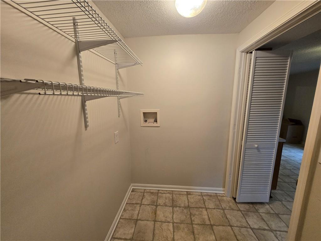 100 S Willis Avenue Property Photo 10