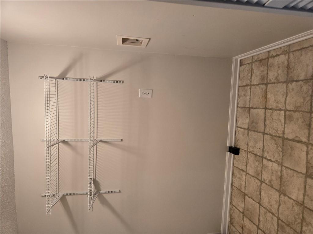 100 S Willis Avenue Property Photo 11