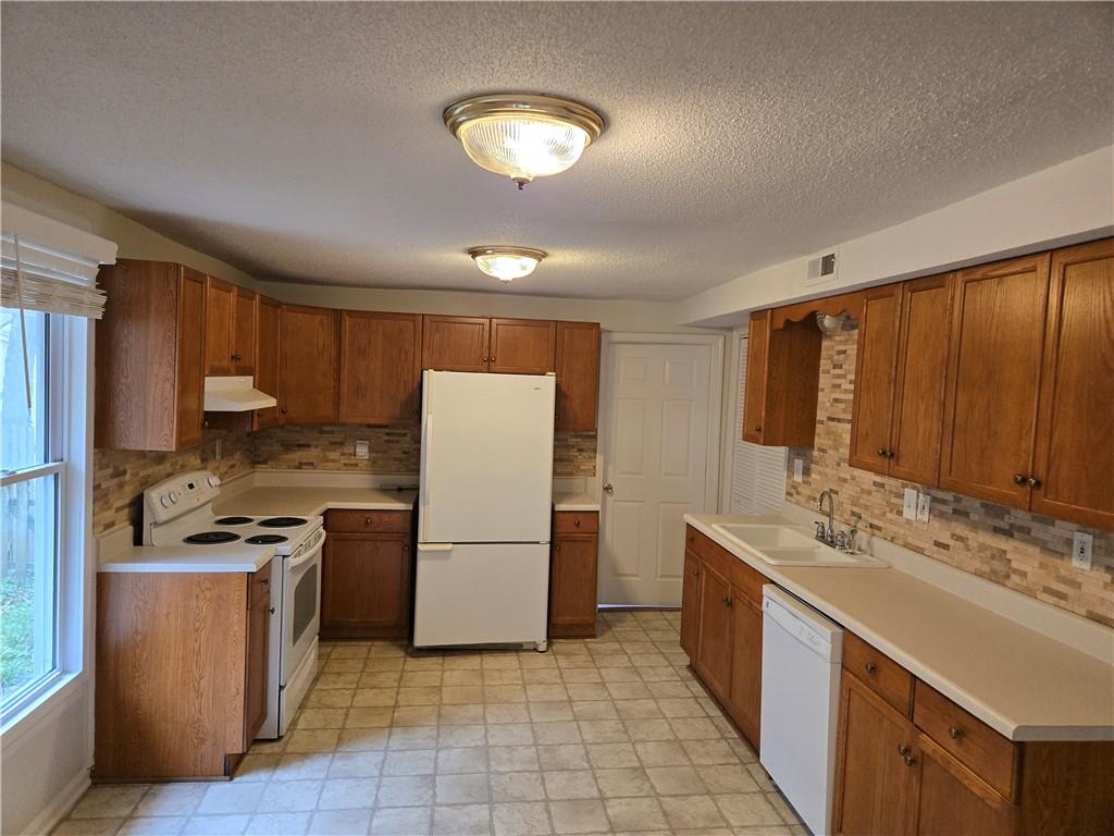 100 S Willis Avenue Property Photo 19