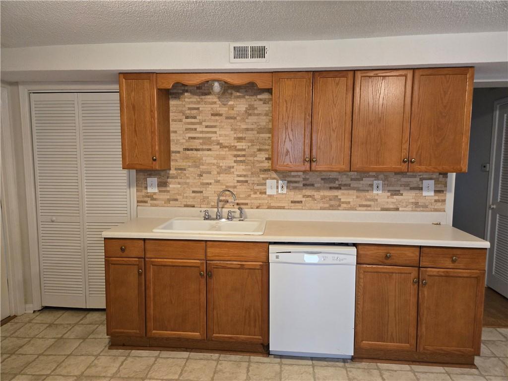 100 S Willis Avenue Property Photo 21