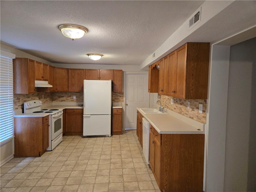 100 S Willis Avenue Property Photo 22